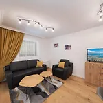 Smart Apartment Warna